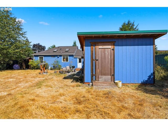945 N JUNIPER St, Canby, OR 97013