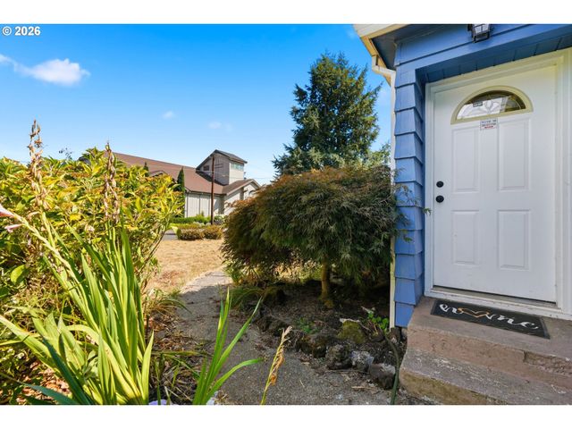945 N JUNIPER St, Canby, OR 97013