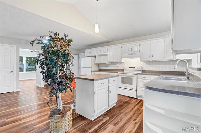 12771 Highstone Drive, St Louis, MO 63146