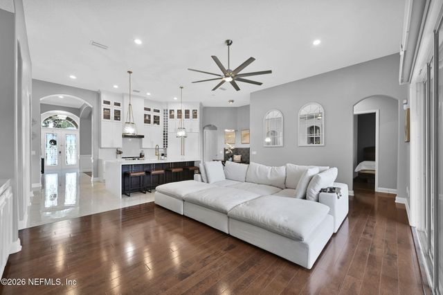 121 CHATSWORTH Drive, St. Johns, FL 32259