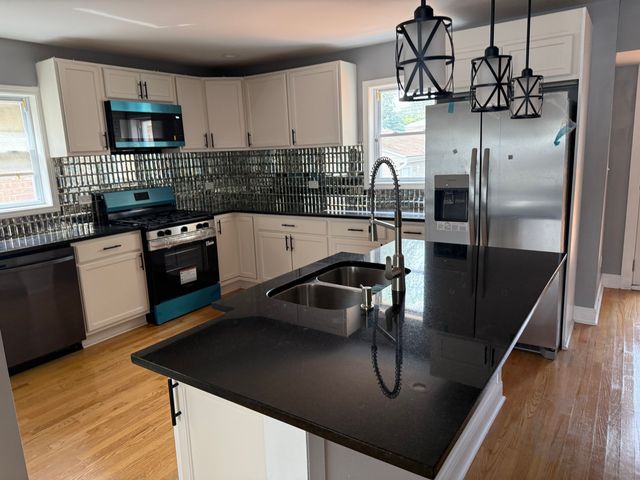 9748 S Ellis Avenue, Chicago, IL 60628