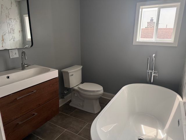 9748 S Ellis Avenue, Chicago, IL 60628