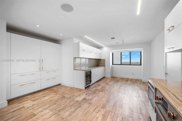 650 NE 32nd St PH5201, Miami, FL 33137