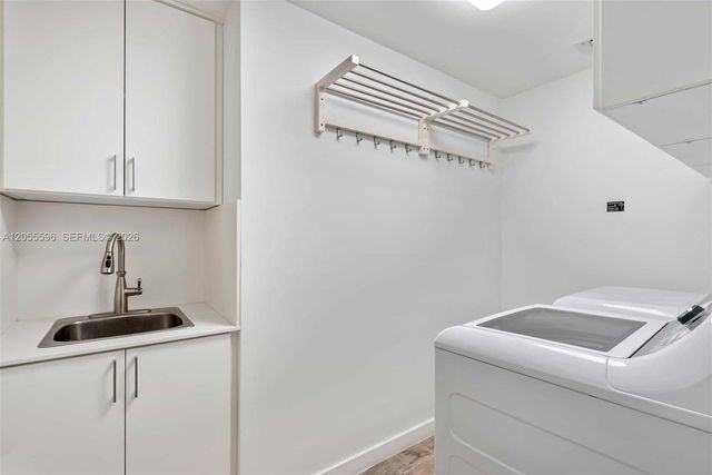 650 NE 32nd St PH5201, Miami, FL 33137