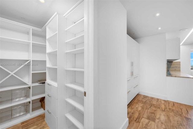 650 NE 32nd St PH5201, Miami, FL 33137