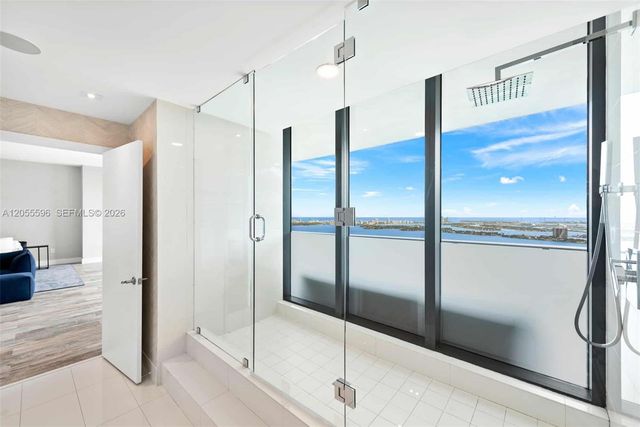 650 NE 32nd St PH5201, Miami, FL 33137