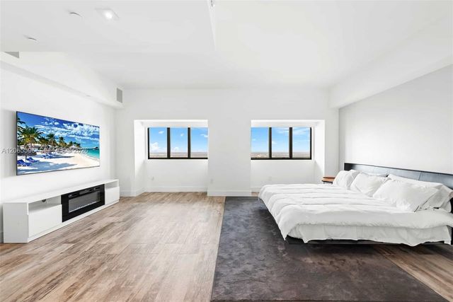 650 NE 32nd St PH5201, Miami, FL 33137