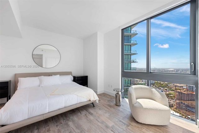 650 NE 32nd St PH5201, Miami, FL 33137