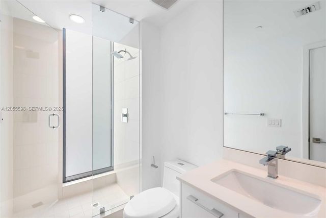 650 NE 32nd St PH5201, Miami, FL 33137