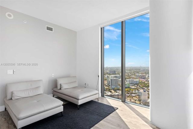 650 NE 32nd St PH5201, Miami, FL 33137