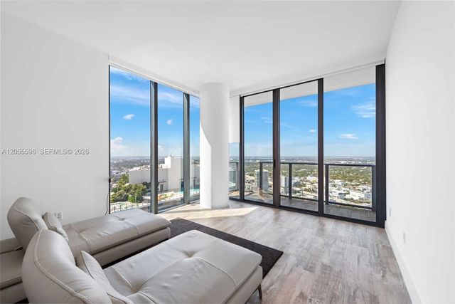 650 NE 32nd St PH5201, Miami, FL 33137