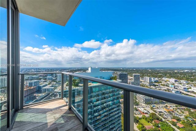 650 NE 32nd St PH5201, Miami, FL 33137