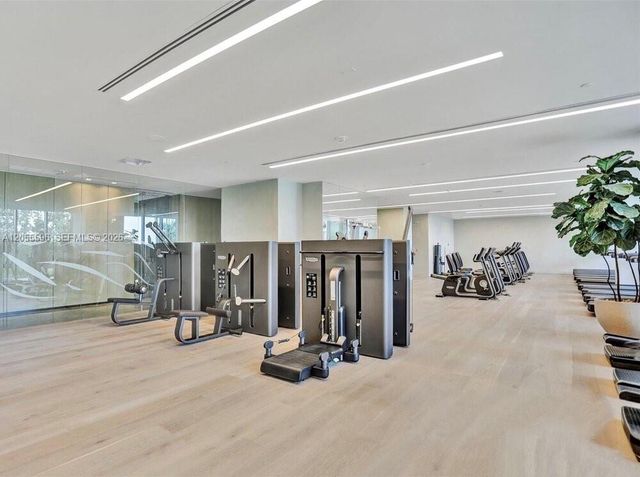 650 NE 32nd St PH5201, Miami, FL 33137