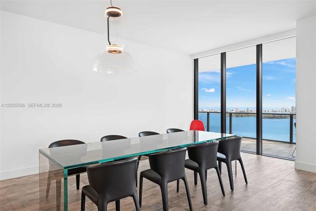 650 NE 32nd St PH5201, Miami, FL 33137