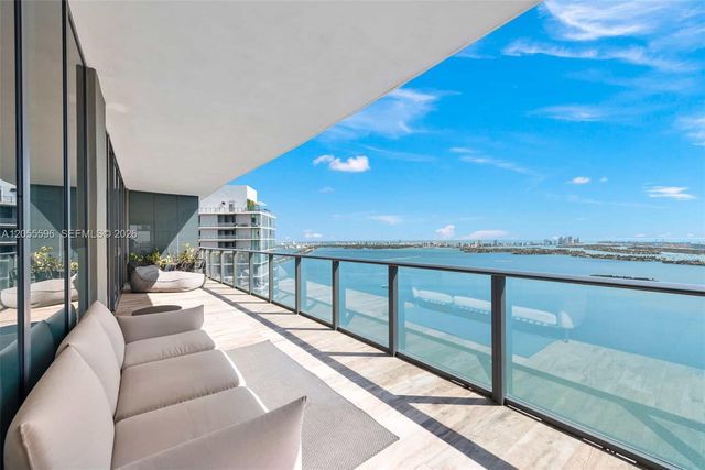 650 NE 32nd St PH5201, Miami, FL 33137