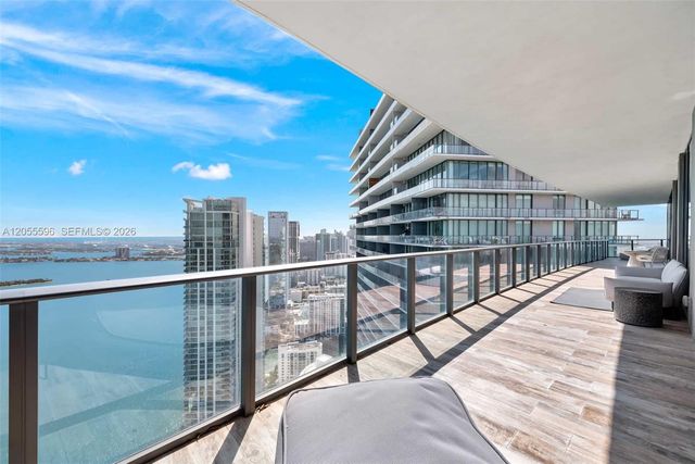 650 NE 32nd St PH5201, Miami, FL 33137
