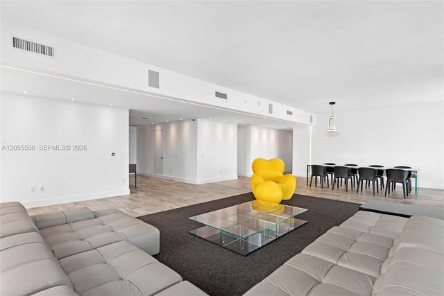 650 NE 32nd St PH5201, Miami, FL 33137