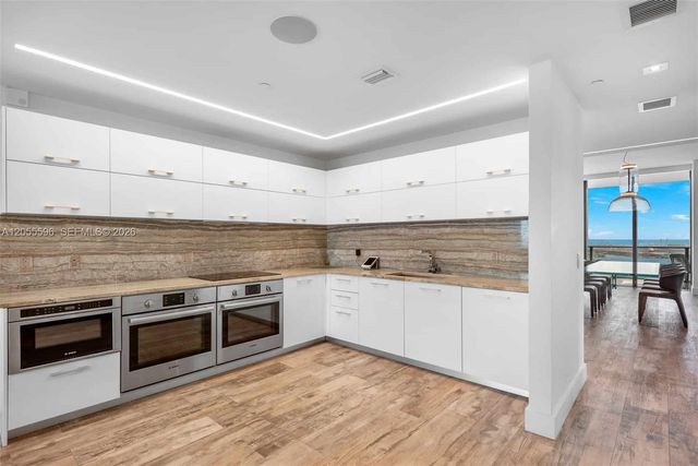 650 NE 32nd St PH5201, Miami, FL 33137