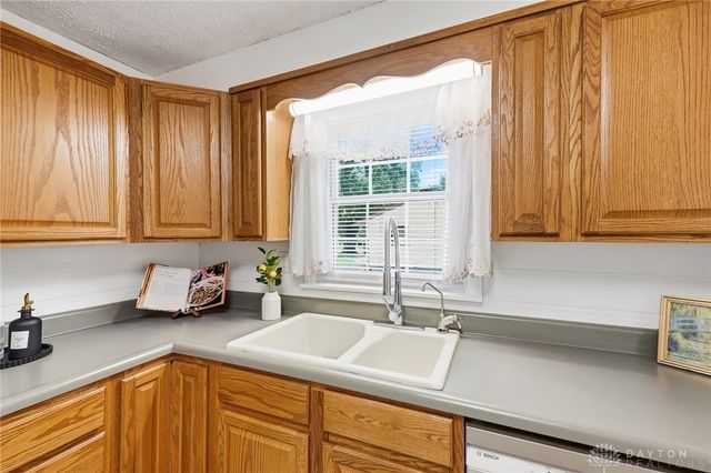 1652 Ridgeway Drive, Springfield, OH 45506