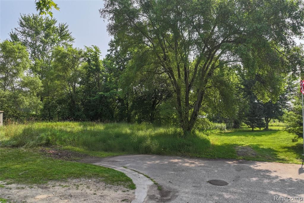 VL Delphine Drive, Holly, MI 48442