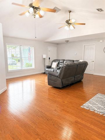 402 SE Strait Avenue, Port St. Lucie, FL 34983