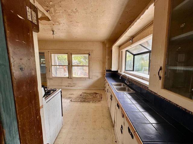 1001 S 10th Street, San Jose, CA 95112