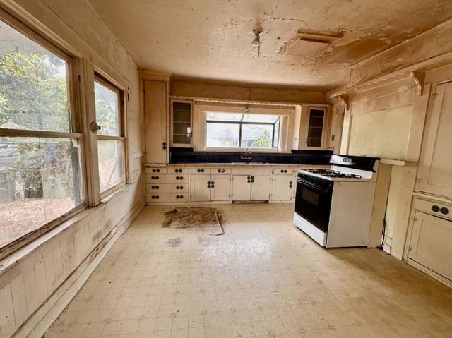 1001 S 10th Street, San Jose, CA 95112