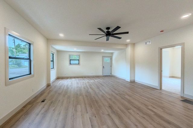 215 W Harrington, Augusta, KS 67010
