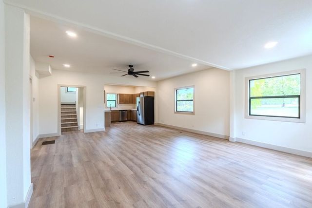 215 W Harrington, Augusta, KS 67010