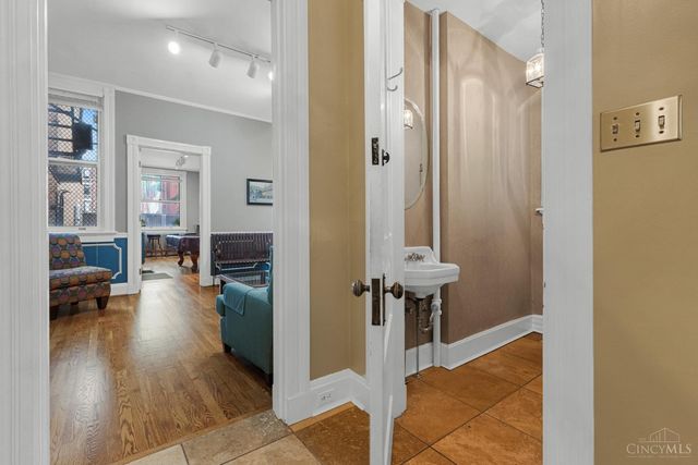 20 W Ninth Street, Cincinnati, OH 45202