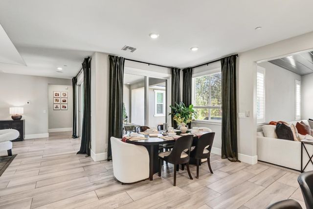 8161 Triplefin Way, Elk Grove, CA 95757