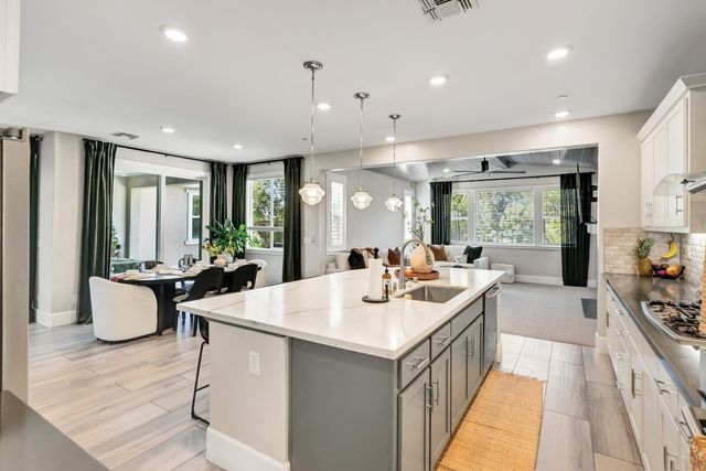 8161 Triplefin Way, Elk Grove, CA 95757
