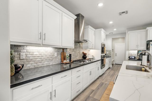 8161 Triplefin Way, Elk Grove, CA 95757