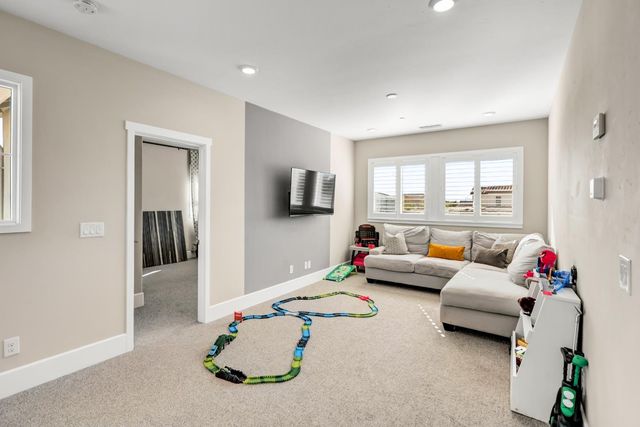 8161 Triplefin Way, Elk Grove, CA 95757