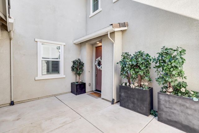 8161 Triplefin Way, Elk Grove, CA 95757