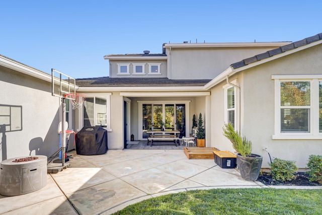 8161 Triplefin Way, Elk Grove, CA 95757