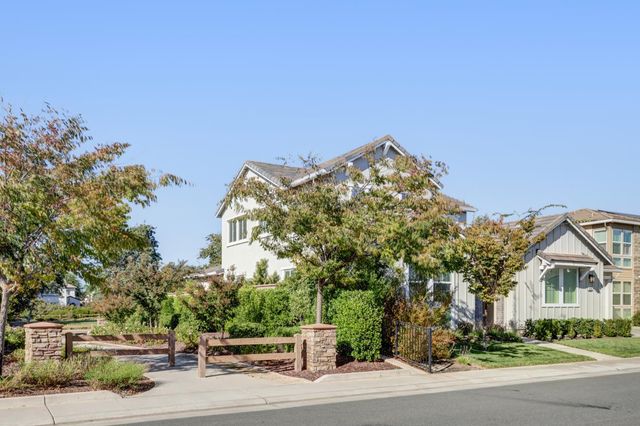 8161 Triplefin Way, Elk Grove, CA 95757
