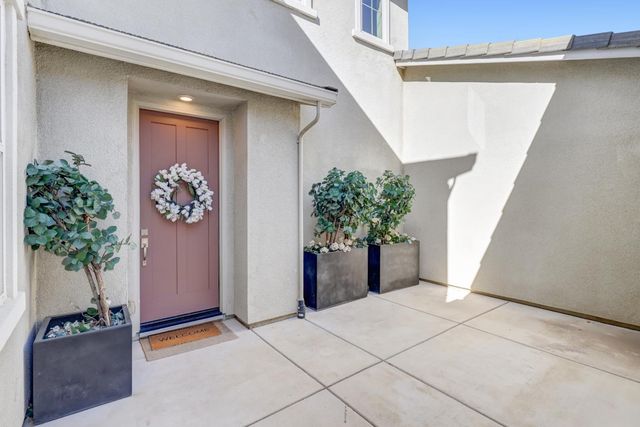 8161 Triplefin Way, Elk Grove, CA 95757