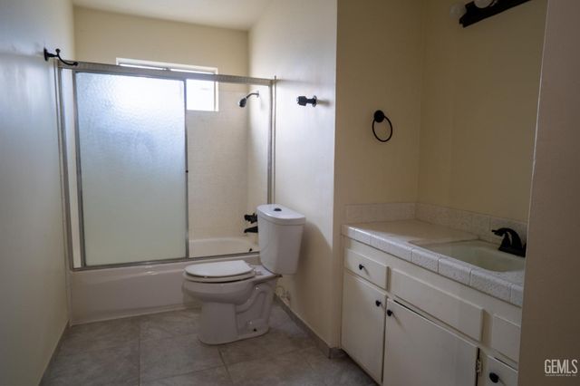 5804 Chandler Way, Bakersfield, CA 93307