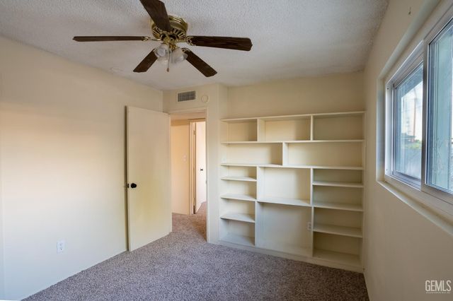 5804 Chandler Way, Bakersfield, CA 93307