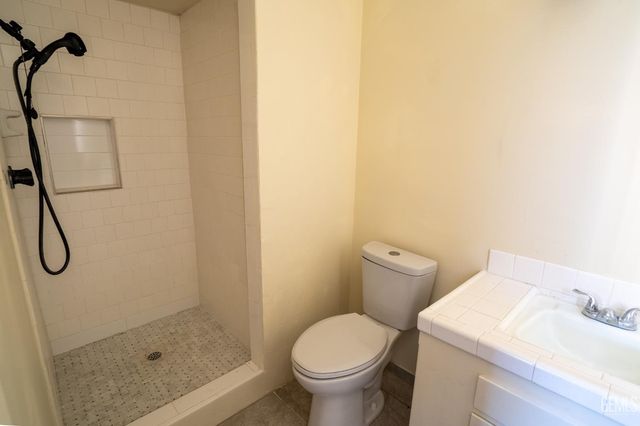 5804 Chandler Way, Bakersfield, CA 93307