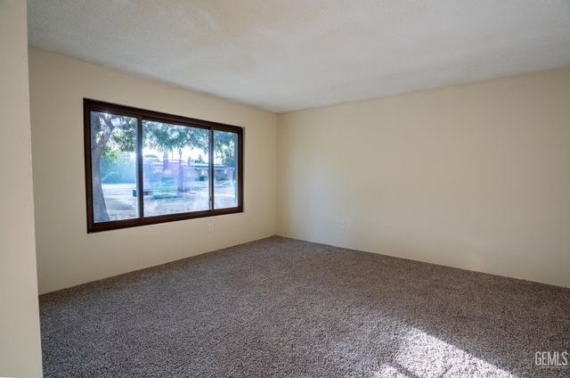 5804 Chandler Way, Bakersfield, CA 93307