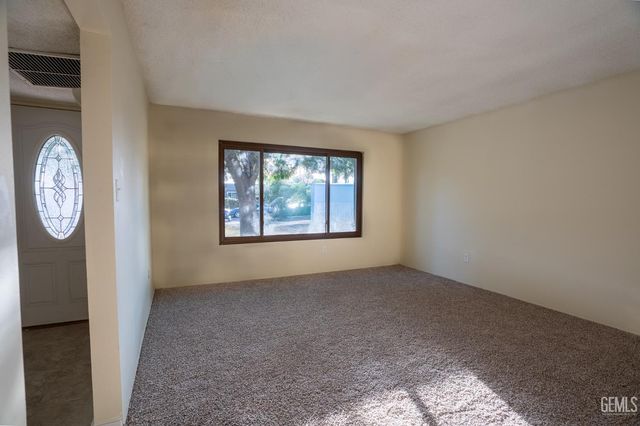 5804 Chandler Way, Bakersfield, CA 93307