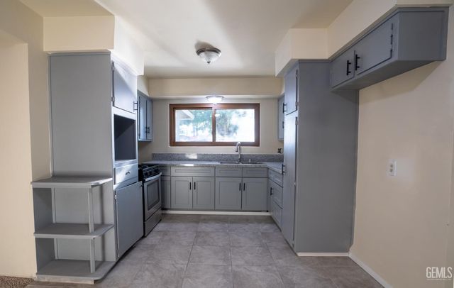 5804 Chandler Way, Bakersfield, CA 93307