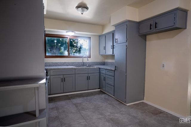 5804 Chandler Way, Bakersfield, CA 93307