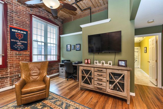 470 Silver St Apt 413, Manchester, NH 03103