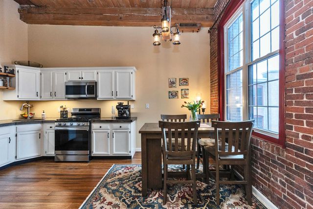 470 Silver St Apt 413, Manchester, NH 03103