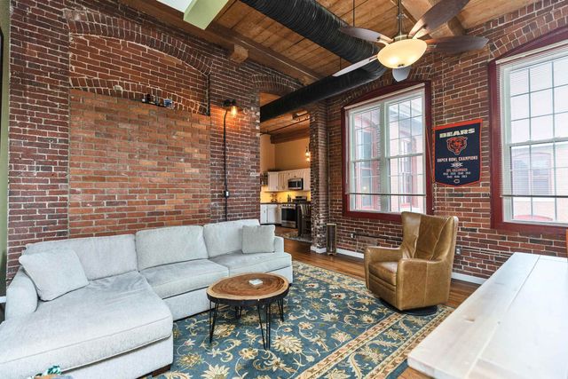 470 Silver St Apt 413, Manchester, NH 03103