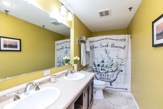 470 Silver St Apt 413, Manchester, NH 03103