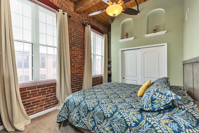 470 Silver St Apt 413, Manchester, NH 03103